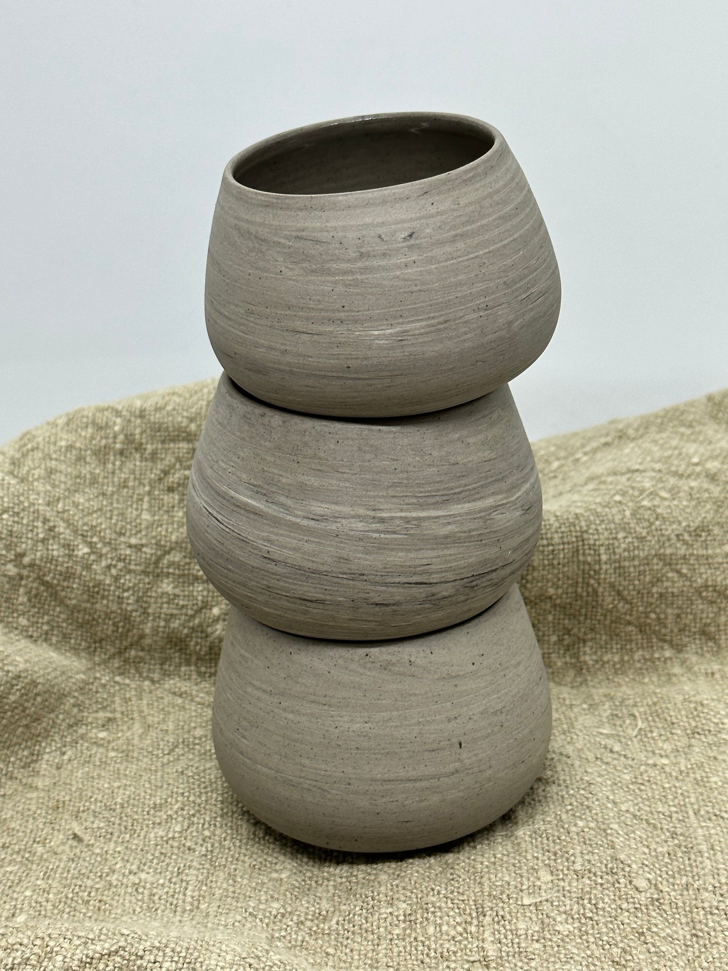 STEIN liten kopp, gråbrun.