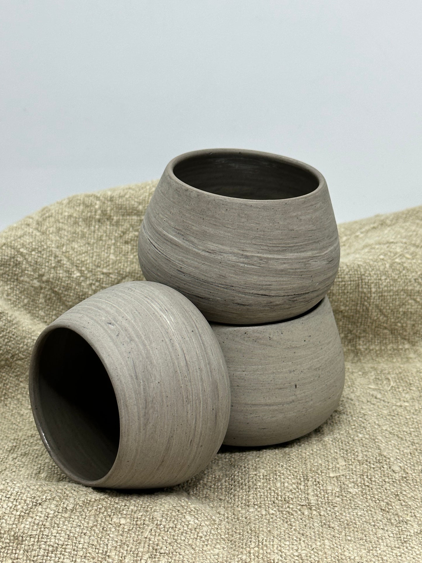 STEIN liten kopp, gråbrun.